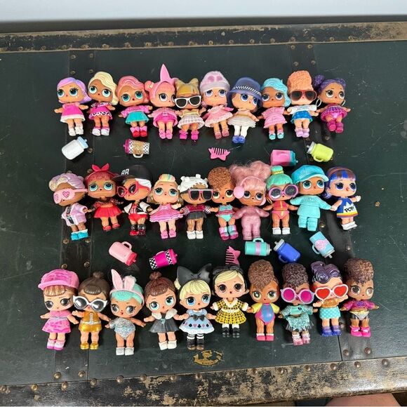 Mixed Lot of 30 LOL Dolls With Accessories Clothes As Photographed - Picture 1 of 7